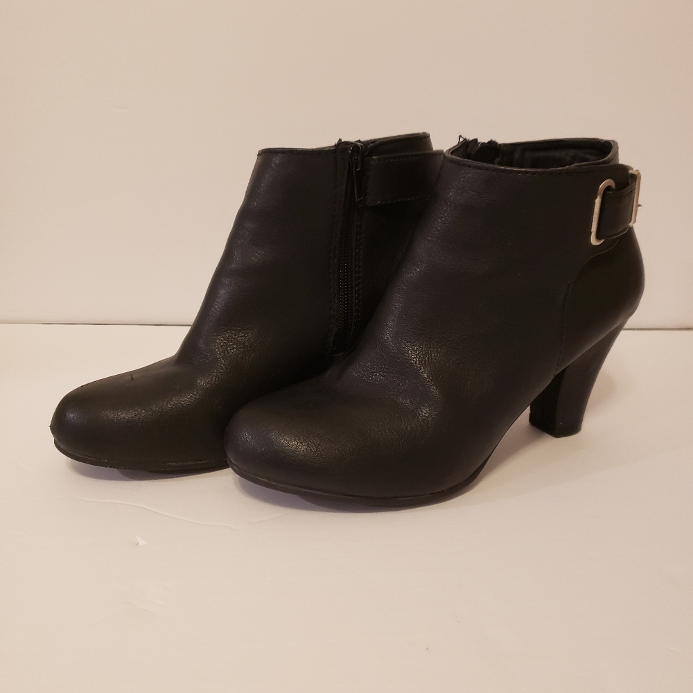 Fergalicious Womens size 7 Booties